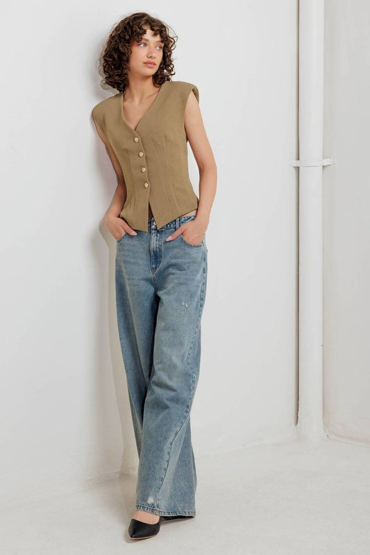 Blusa sin mangas con botones frontales y escote en V - Color Camel