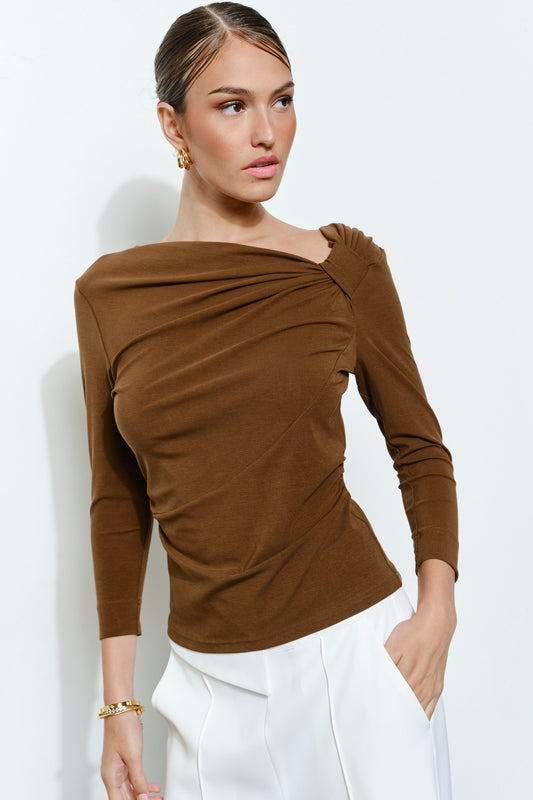 Blusa Asimétrica Fruncida – Chocolate