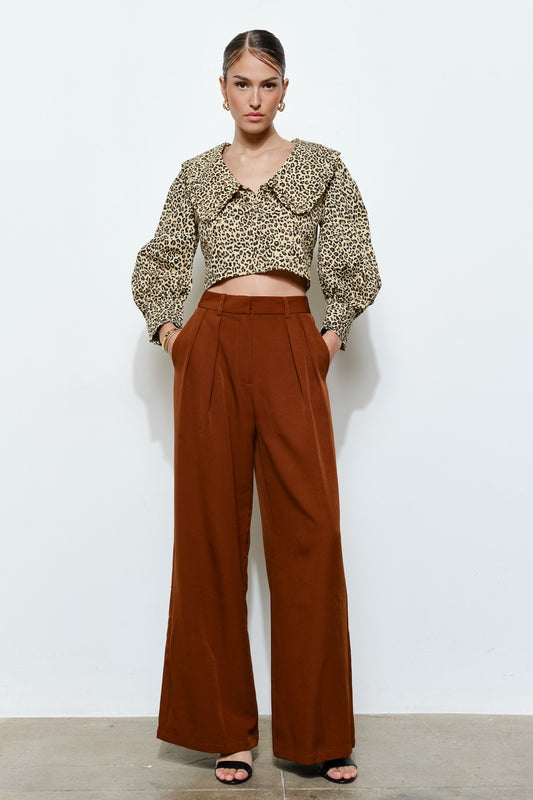 Pantalones anchos con cintura alta y pliegues delanteros