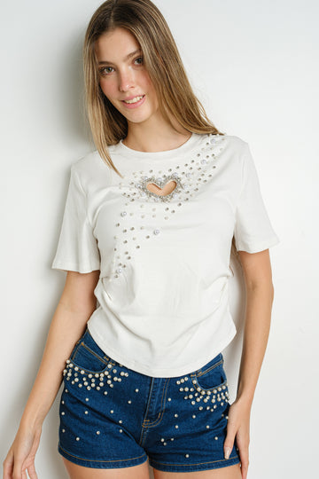 Camiseta con corazón recortado
