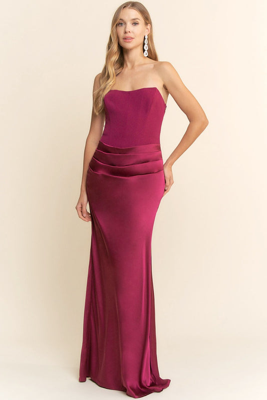 Vestido largo fruncido con escote redondo y línea a la cadera