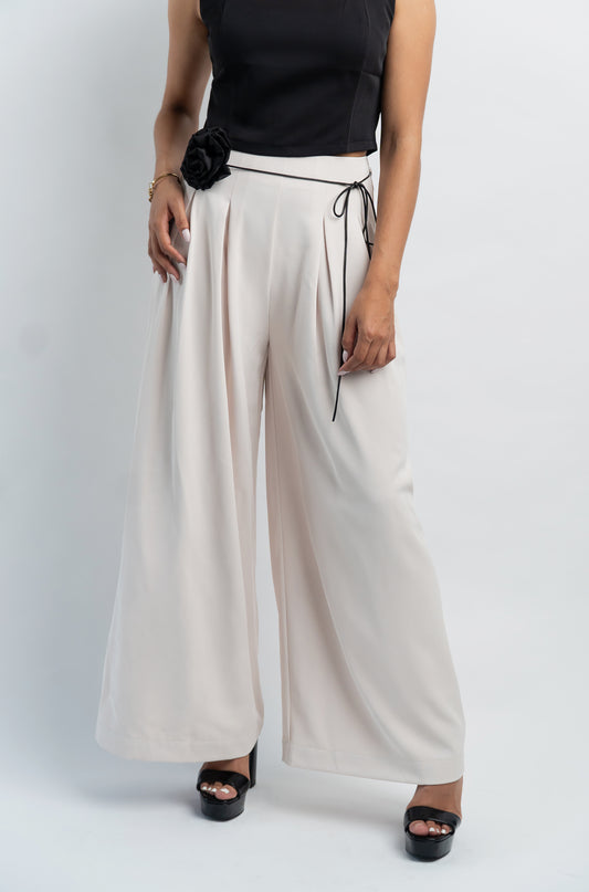 Pantalon Beige con Flor 3D