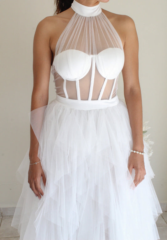 Vestido Blanco Largo con Cuello Halter y Falda en Tul