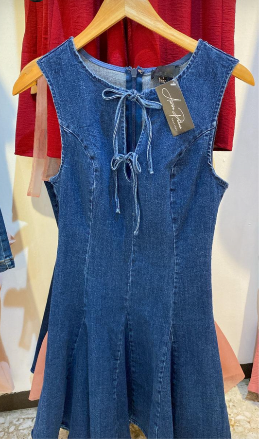 Vestido corto de mezclilla con moños de lazo