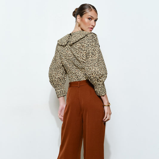 Pantalones anchos con cintura alta y pliegues delanteros