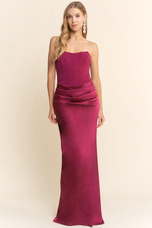 Vestido largo fruncido con escote redondo y línea a la cadera