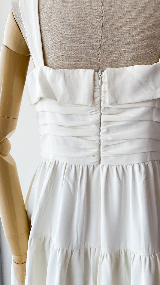 Vestido Corto Blanco con Pliegues