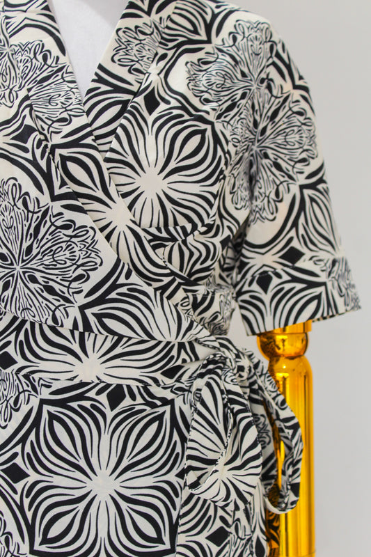 Vestido Cruzado Estampado Negro