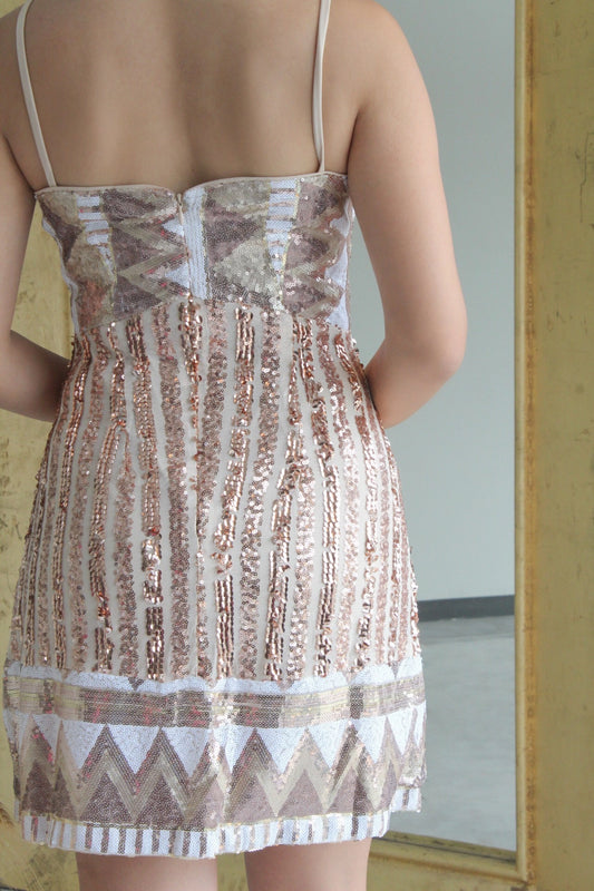 Vestido Corto Dorado y Blanco de Lentejuelas