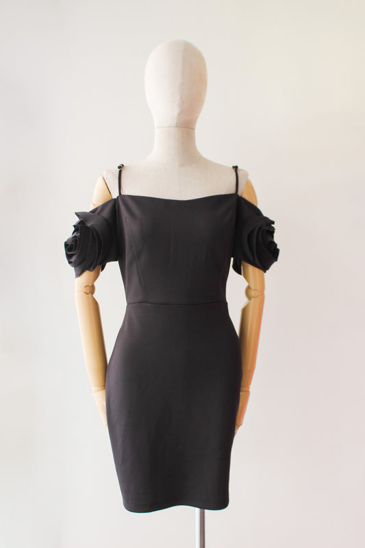 Vestido Drapeado con Flores 3D Hombros